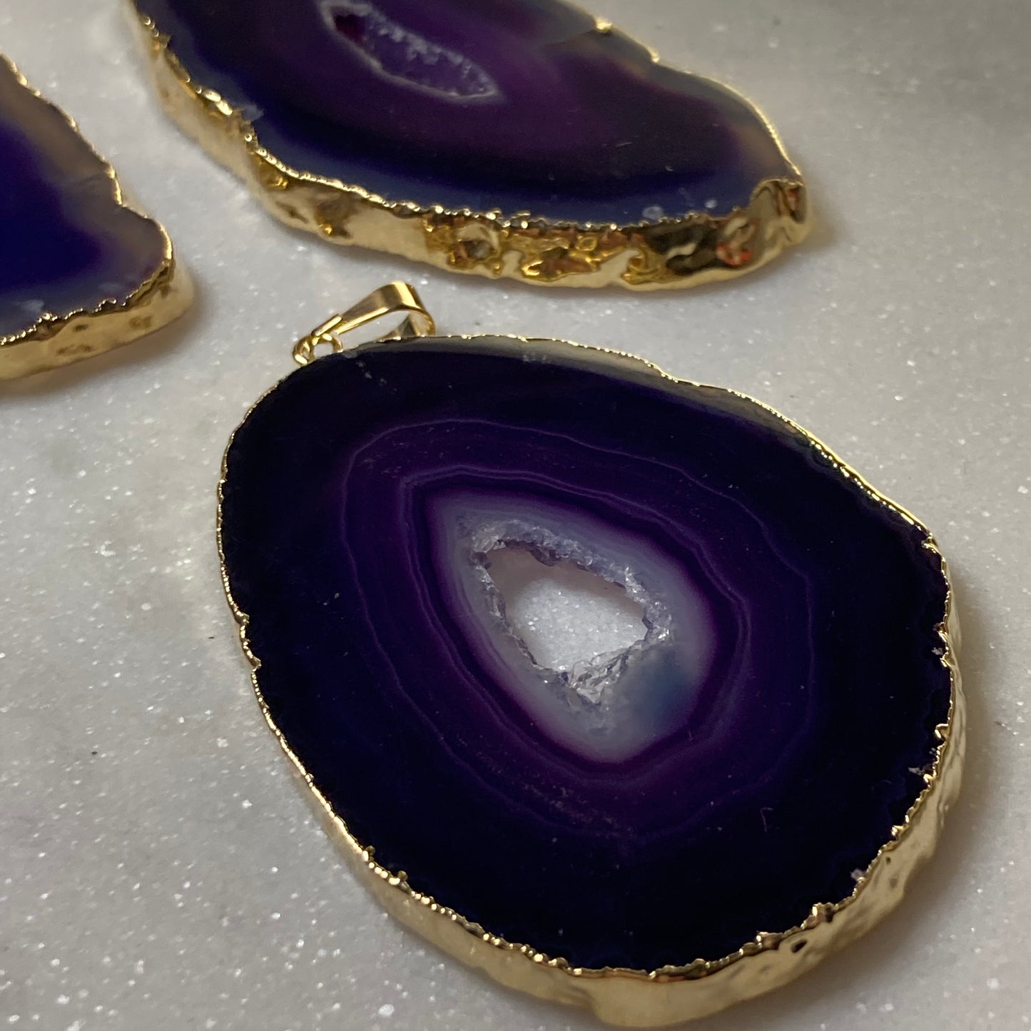 Purple Agate Gold Bath Pendant with Gold Choker