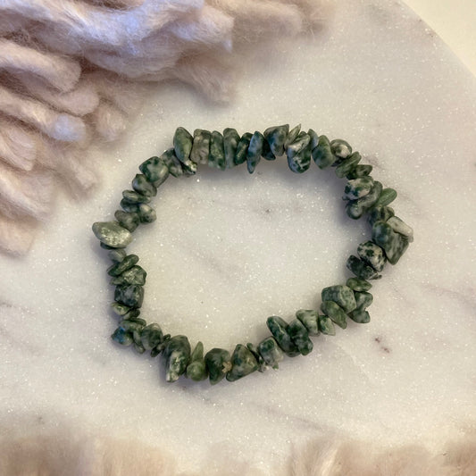 Green Spot New Jade (Serpentine) Crystal Chip Bracelet