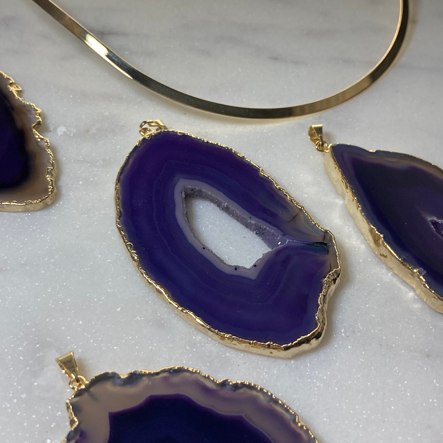 Purple Agate Gold Bath Pendant with Gold Choker