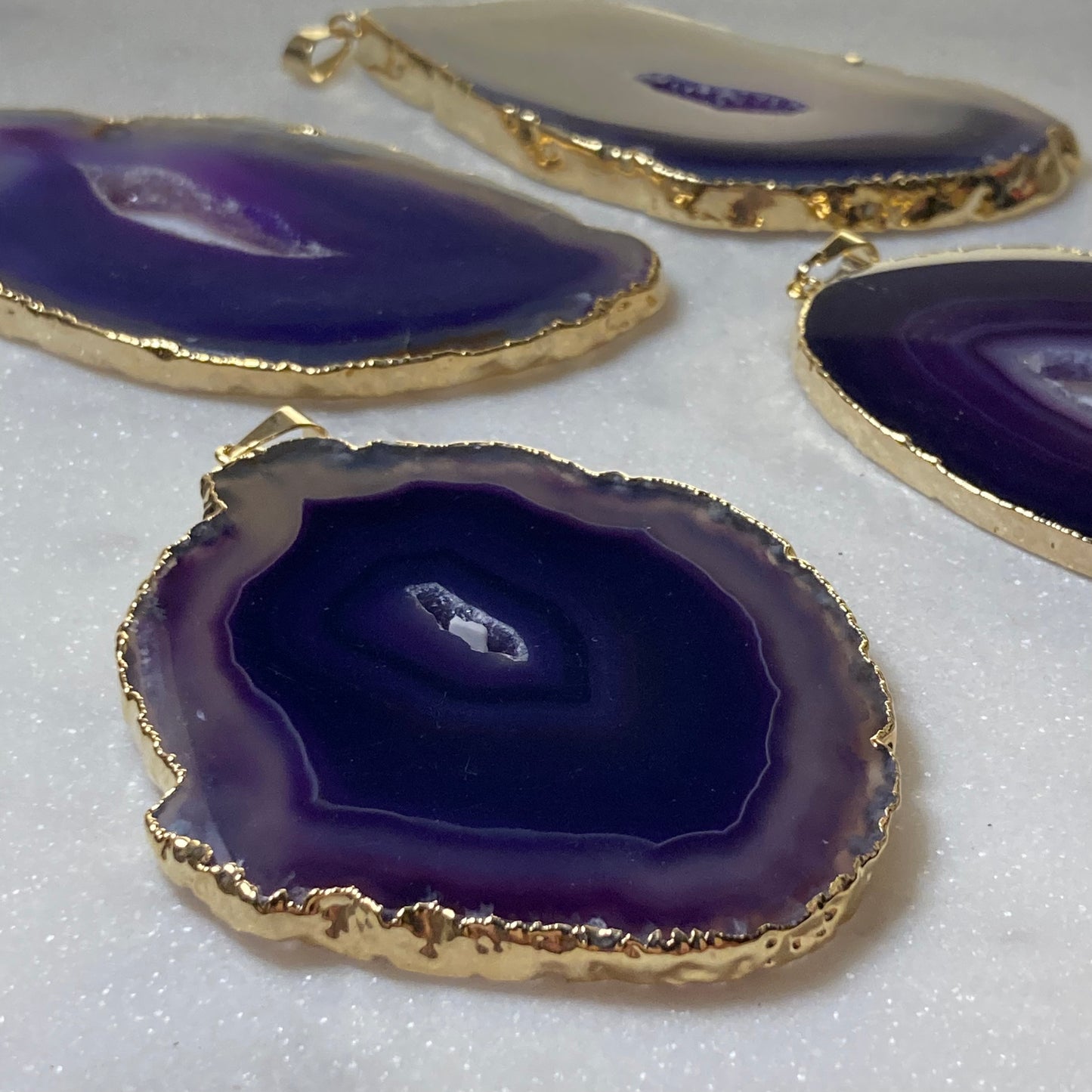 Purple Agate Gold Bath Pendant with Gold Choker