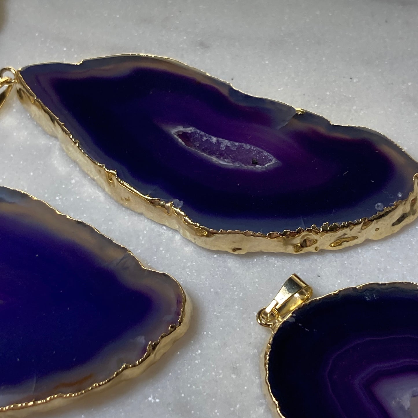 Purple Agate Gold Bath Pendant with Gold Choker